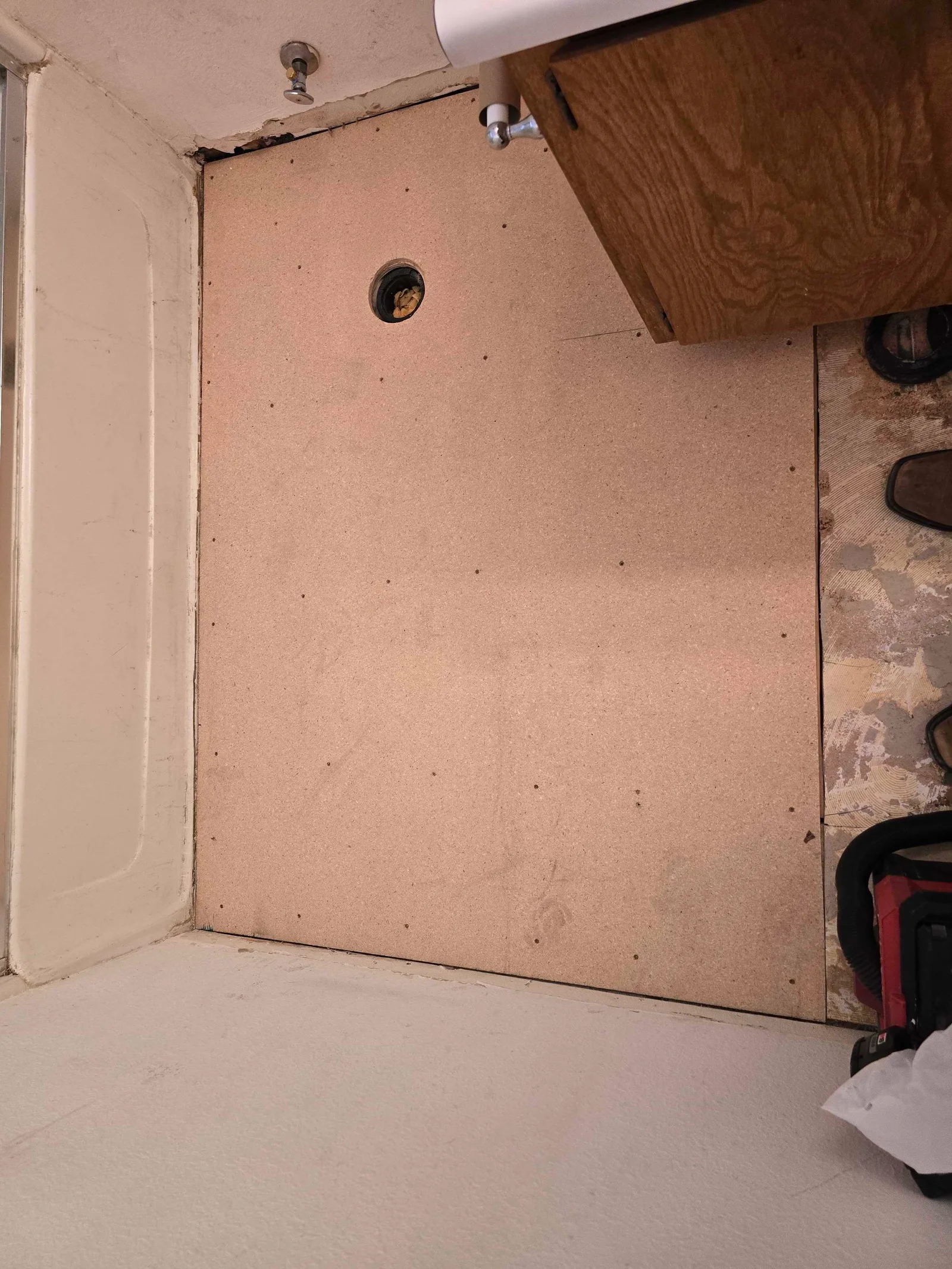 Bathroom floor surface layer over the new subfloor